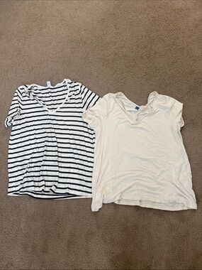 Women’s old navy luxe v neck tees super soft size large